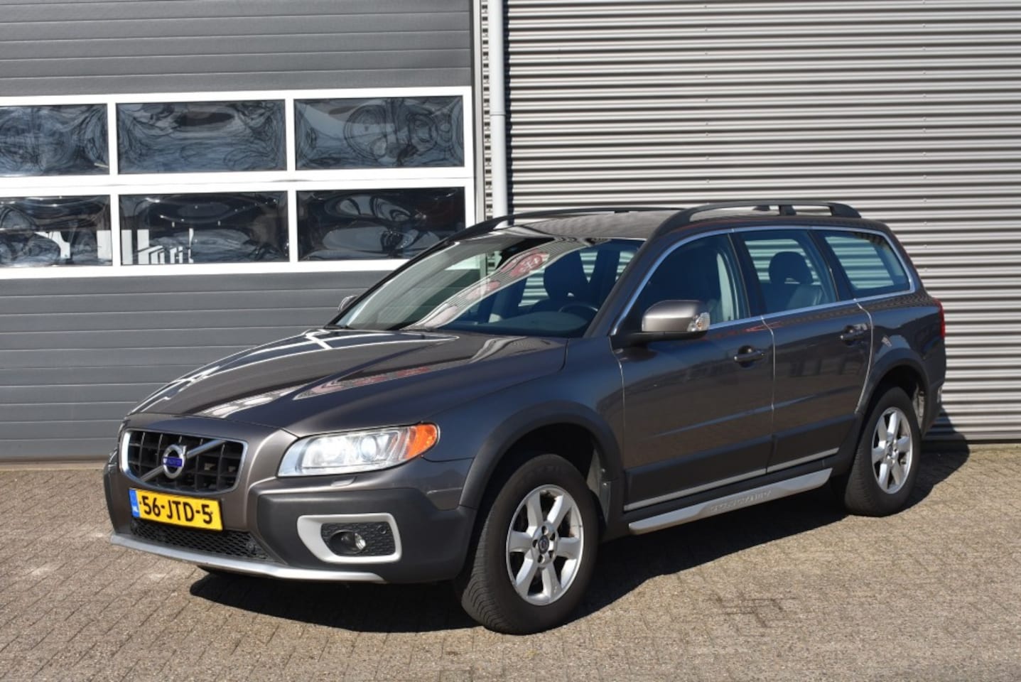 Volvo XC70 - 2.4D SUMMUM / VERW STOELEN / LEDER / NL AUTO / 100% ONDERHOUD - AutoWereld.nl
