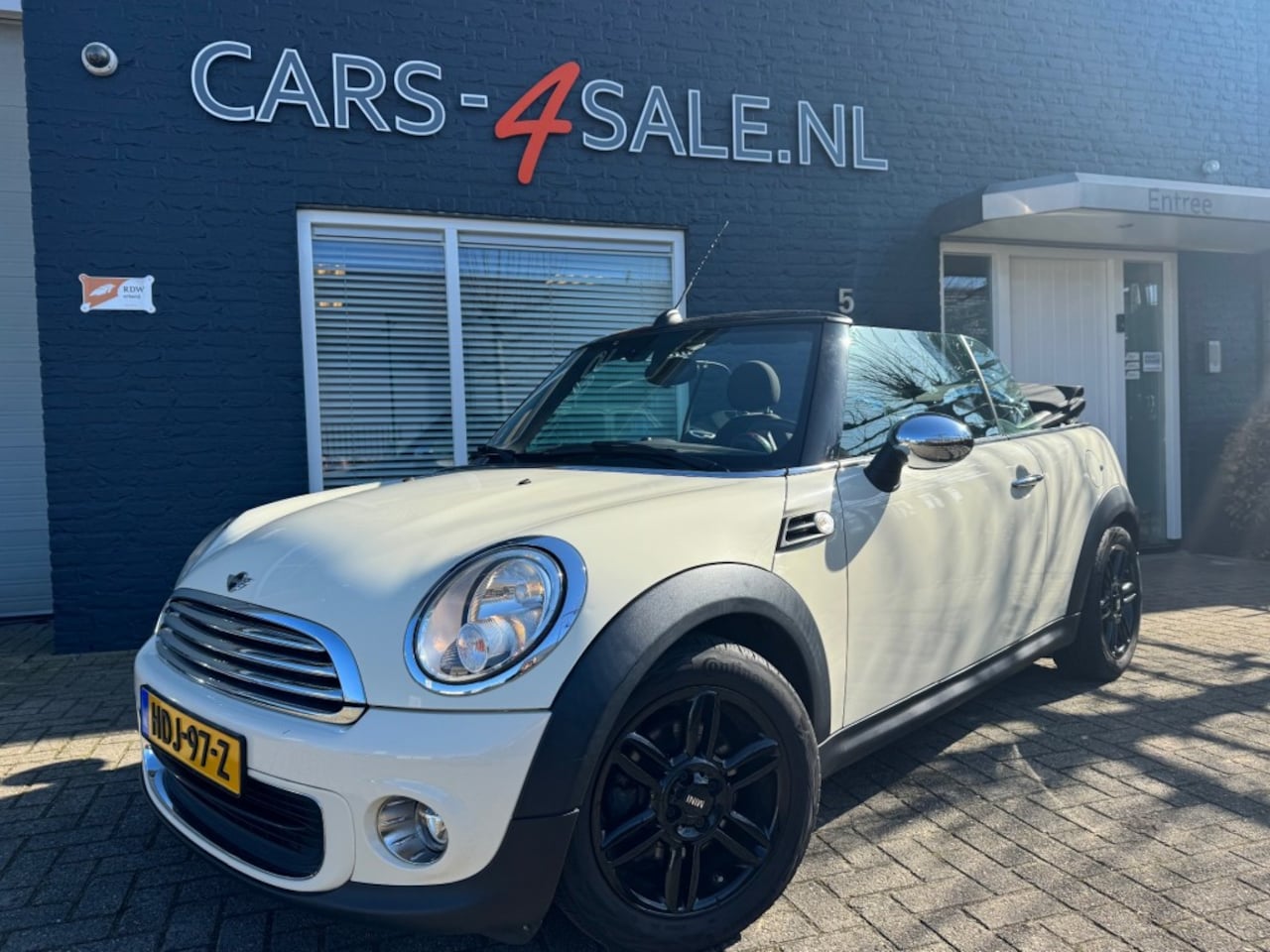 MINI Cabrio - 1.6 Anniversay + 1/2 leder + Lmv + Pdc + stoelverwarming - 79 dkm! - AutoWereld.nl