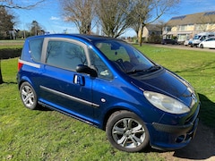 Peugeot 1007 - 1.4-16V Sesam Gentry