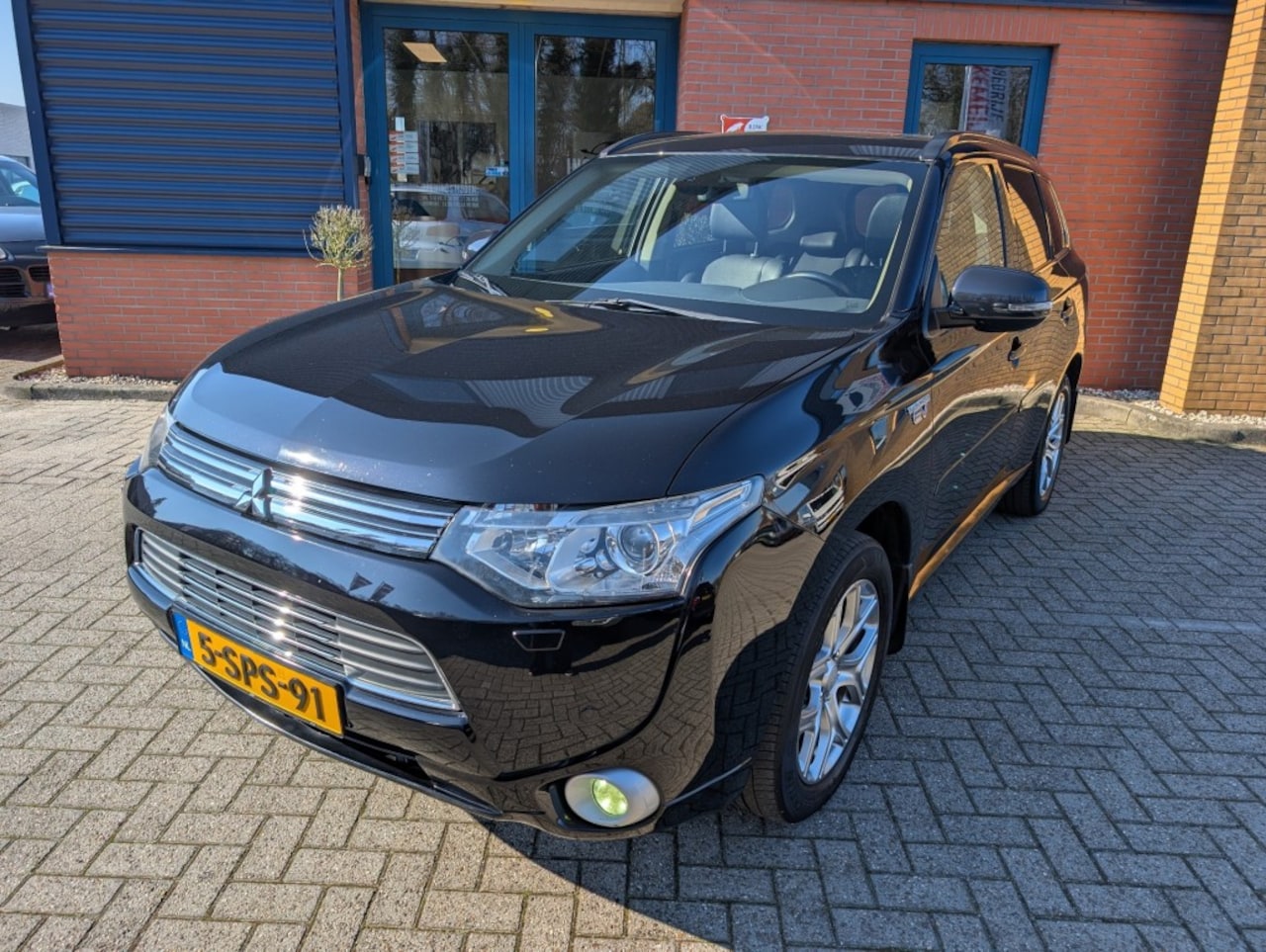 Mitsubishi Outlander - 2.0 PHEV instyle 2.0 PHEV INSTYLE+, AUTOMAAT, ADAPcruise, laneassist, trekhaak - AutoWereld.nl