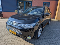 Mitsubishi Outlander - 2.0 PHEV INSTYLE+, AUTOMAAT, ADAPcruise, laneassist, trekhaak