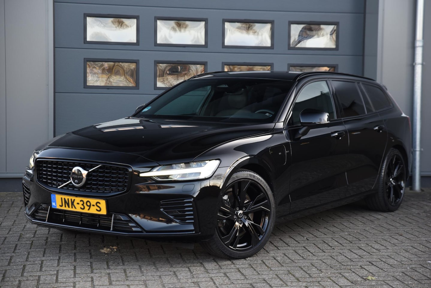 Volvo V60 - 2.0 T8 Plug-in hybrid AWD Plus Bright - AutoWereld.nl