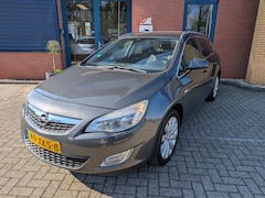 Opel Astra - 1.4 TURBO COSMO, trekhaak, navi, cruise, airco