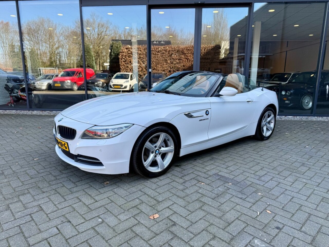 BMW Z4 - sDrive20i High Exe,Leer,Xenon,Stoel/stuurverw,NaviPro,Cruise,Dealer OH - AutoWereld.nl