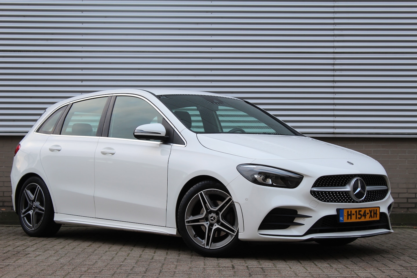 Mercedes-Benz B-klasse - 180 Business Solution AMG | Camera | Stoelverwarming | Dealer Onderhouden | Wide Screen - AutoWereld.nl