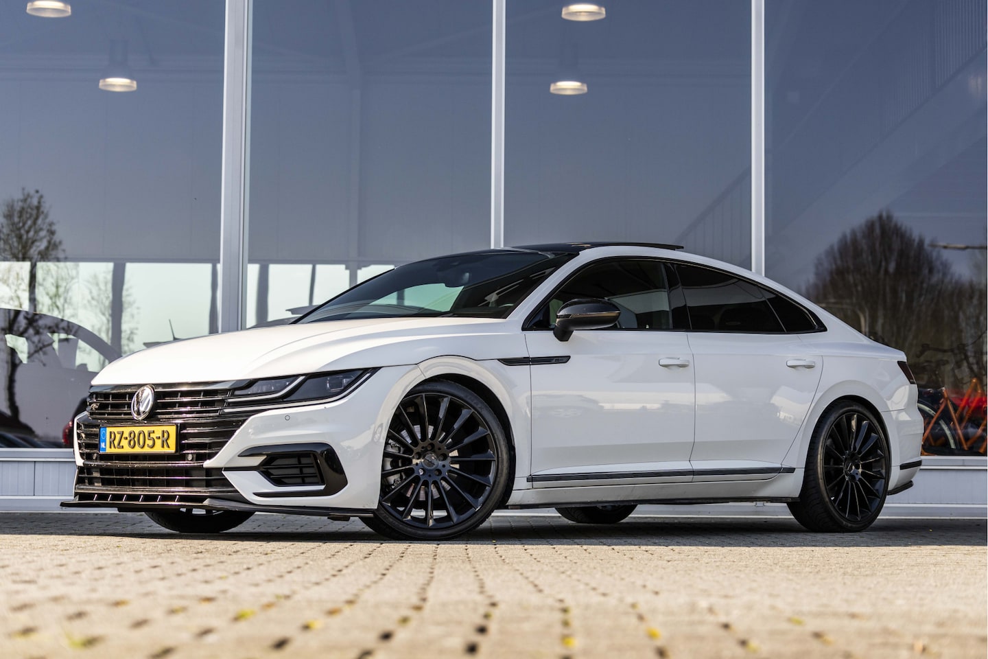 Volkswagen Arteon - 1.5 TSI Business R | Pano | Camera | NL Auto - AutoWereld.nl