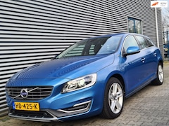 Volvo V60 - 2.4 D6 Twin Engine R-Design 08-2015 Power Blue Metallic