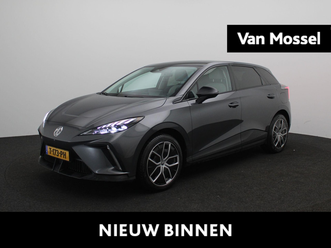 MG MG4 - Luxury 64 kWh | Carplay | Stoelverwarming | Stuurverwarming | Camera | Led Verlichting | - AutoWereld.nl