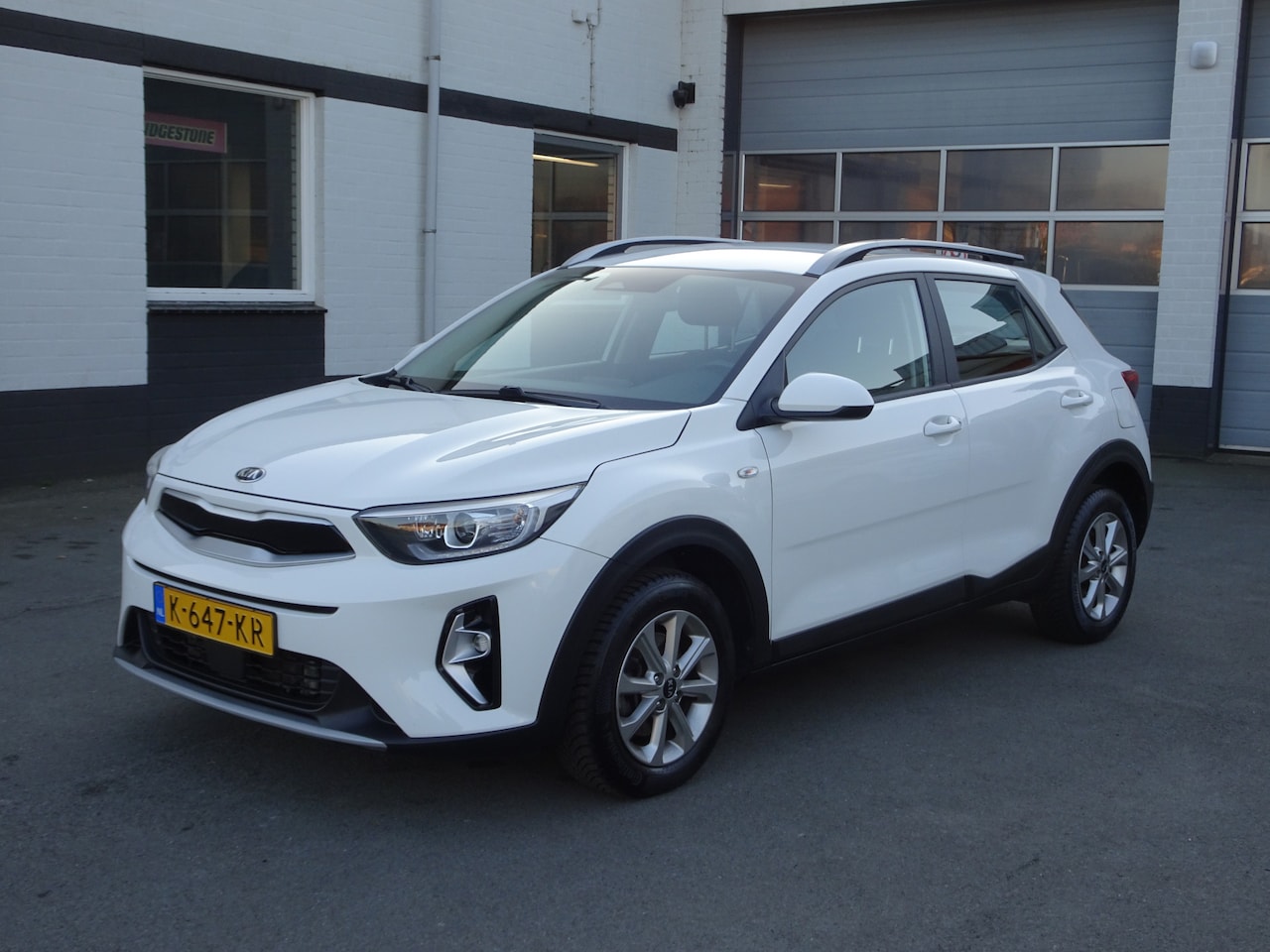 Kia Stonic - 1.0 T-GDi MHEV DynamicLine Automatische airco, navigatie, licht metalen velgen, cruise con - AutoWereld.nl