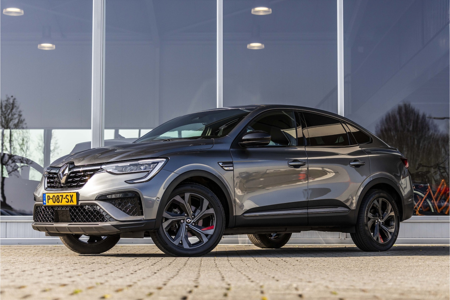 Renault Arkana - 1.6 E-Tech Hybrid 145 R.S. Line | Trekhaak | Camera - AutoWereld.nl