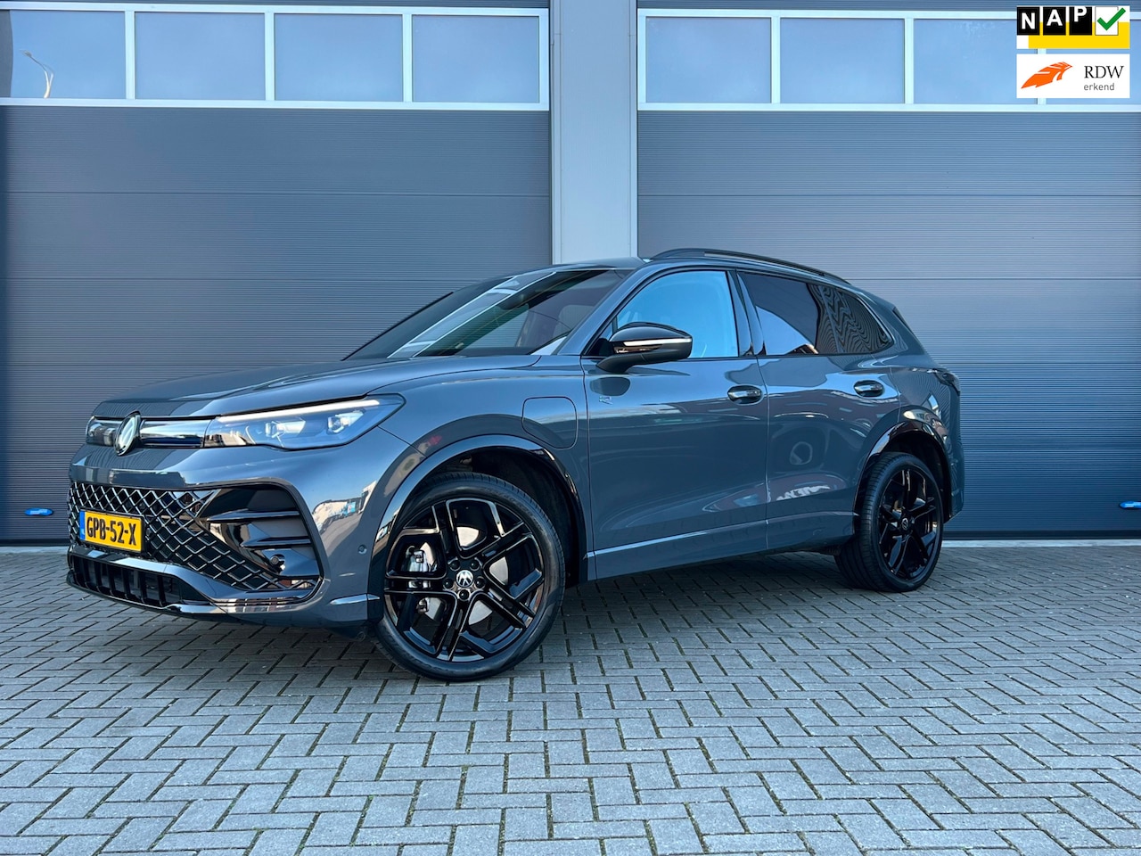 Volkswagen Tiguan - 1.5 eHybrid R-Line Business | Black Style | 20” LM velgen | Plug-in Hybrid | BTW-auto - AutoWereld.nl