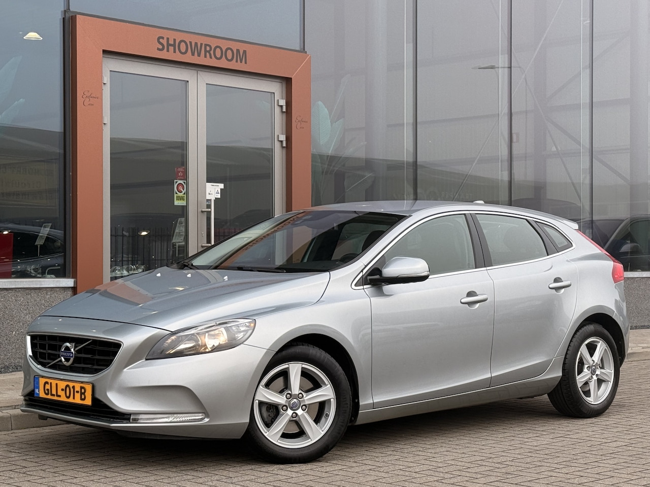 Volvo V40 - 1.6 T2 | Cruise | Navi | Achteruitrijcamera - AutoWereld.nl