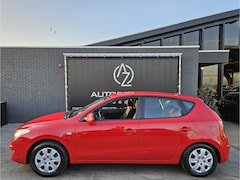 Hyundai i30 - 1.6i Dynamic *Gamblin' Red*AC*Well-Kept