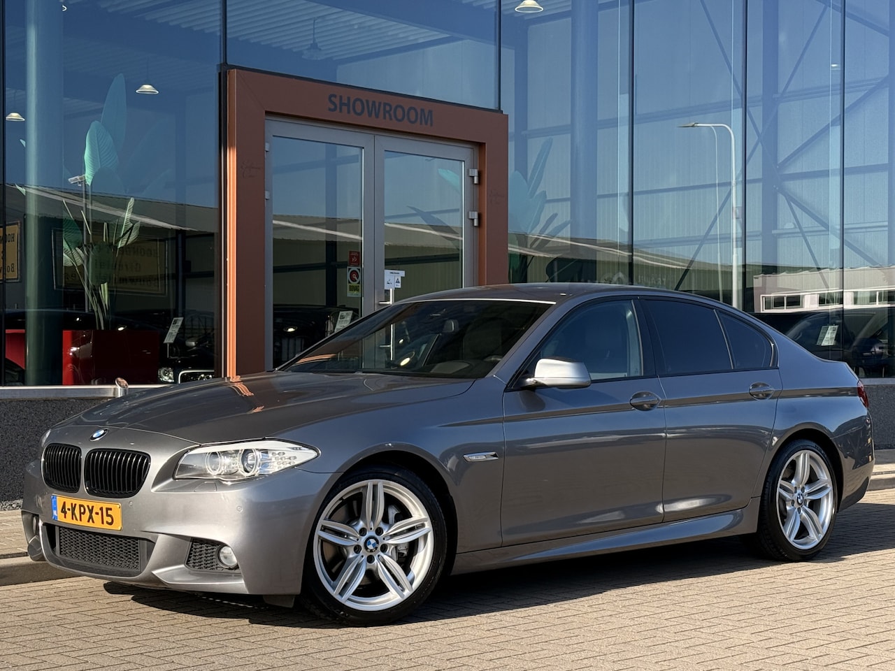BMW 5-serie - 528i M Pakket | Head-Up | Cruise | Stoelverwarming | Navi | Leder - AutoWereld.nl