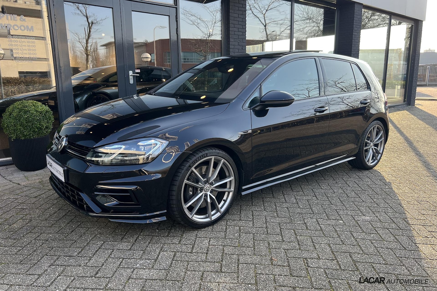 Volkswagen Golf - 2.0 TSI 4Motion R I Leder I Pano I Dynaudio - AutoWereld.nl