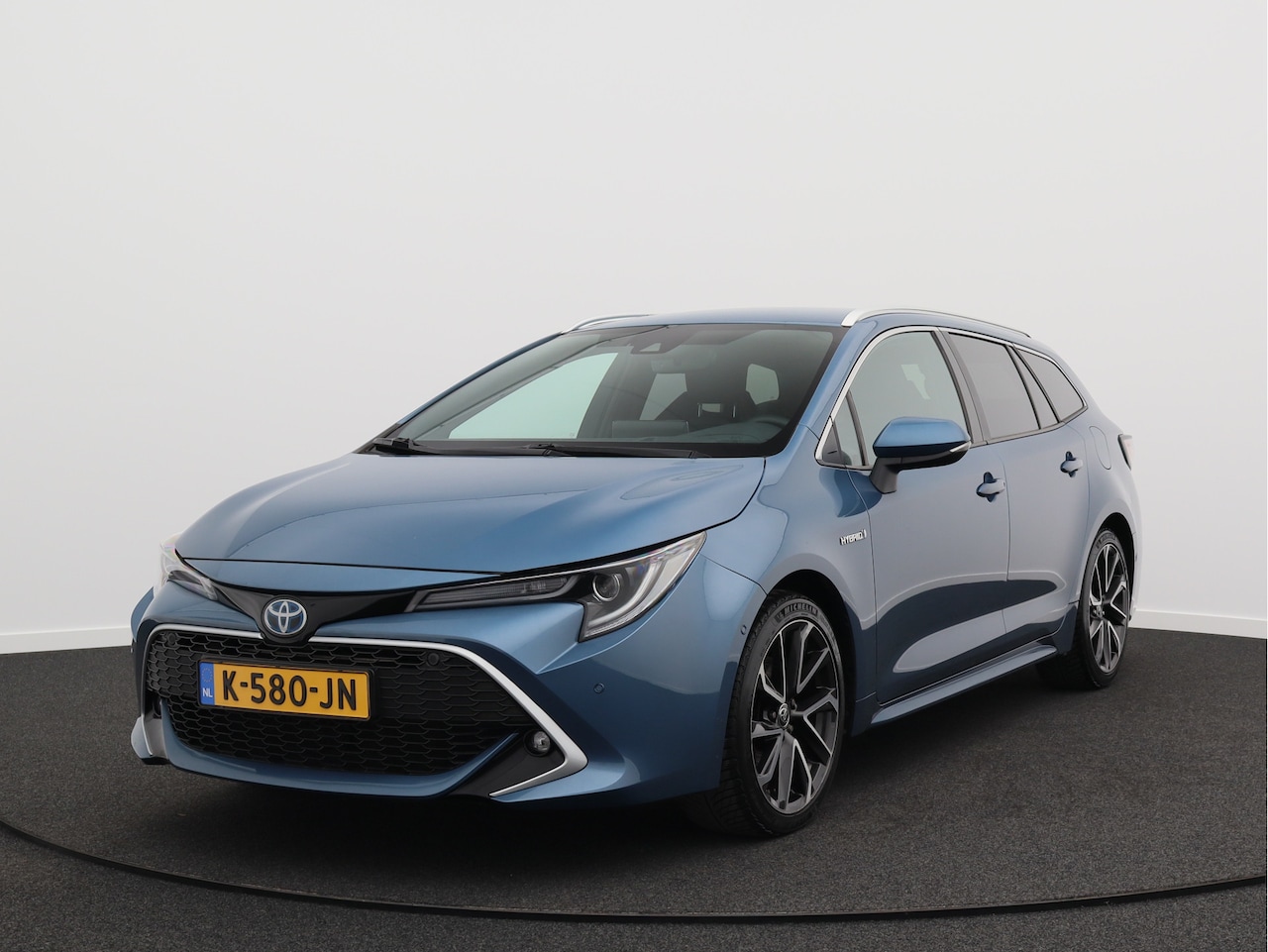 Toyota Corolla Touring Sports - 2.0 Hybrid Executive/ lage km/ compleet! - AutoWereld.nl