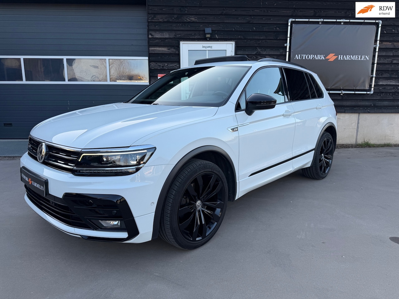 Volkswagen Tiguan - 2.0 TSI 4Motion R-line DSG PANO - AutoWereld.nl