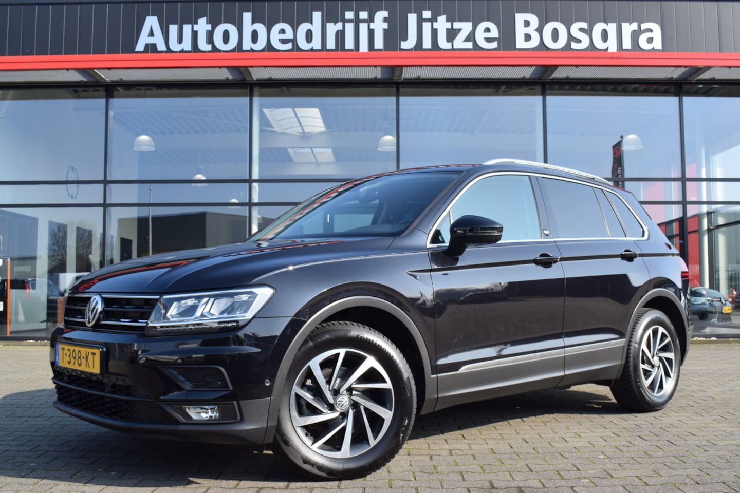 Volkswagen Tiguan - 1.4 TSi Comfortline Business Sound LED | Carplay | Keyless | Trekhaak | Full Map Navi | EC - AutoWereld.nl