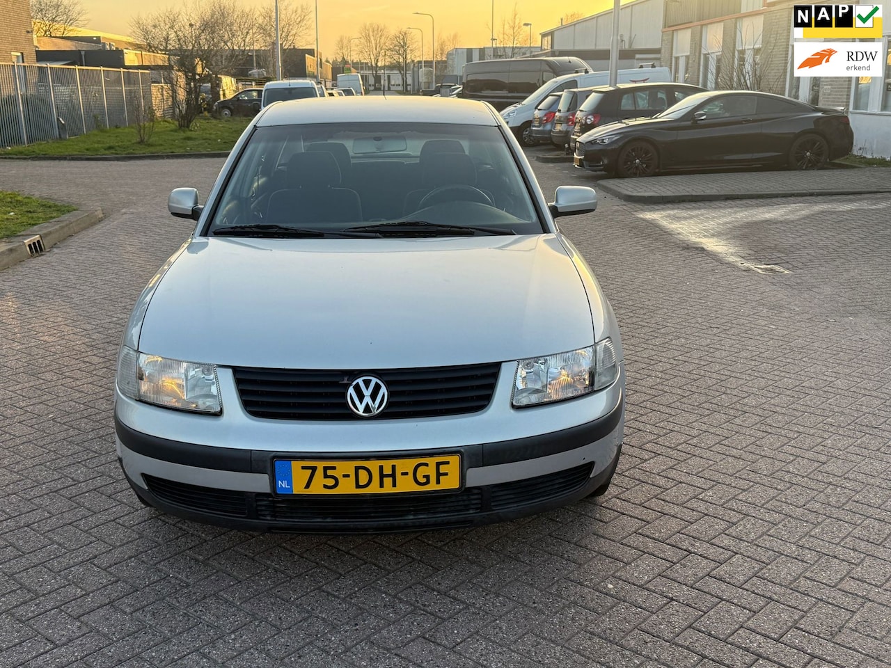 Volkswagen Passat - 1.8-5V Trendline 1.8-5V Trendline - AutoWereld.nl