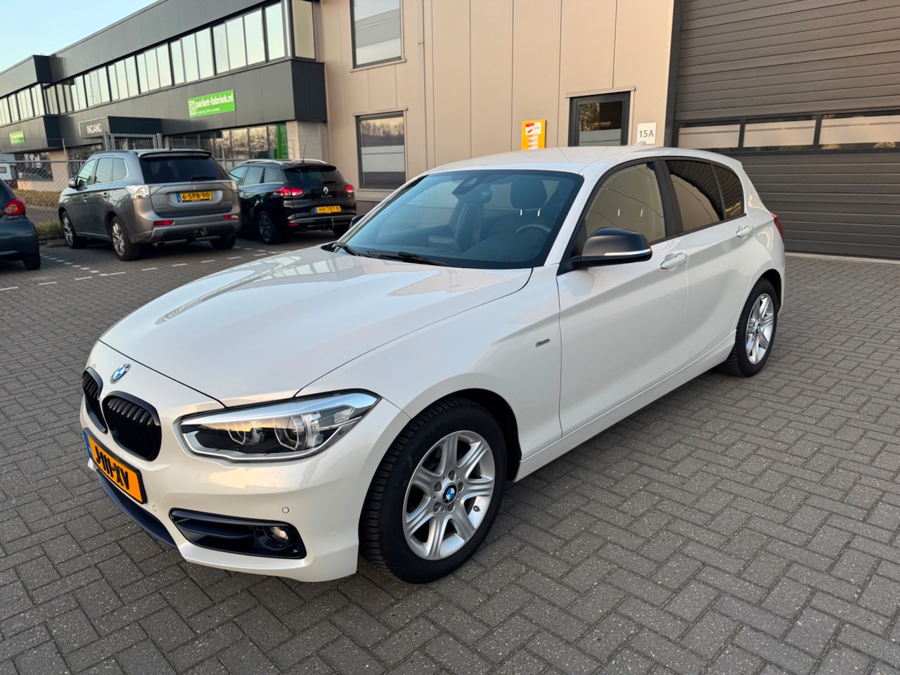 BMW 1-serie - 118d Edition Sport Line Shadow High Executive 118d Edition Sport Line Shadow High Executive - AutoWereld.nl