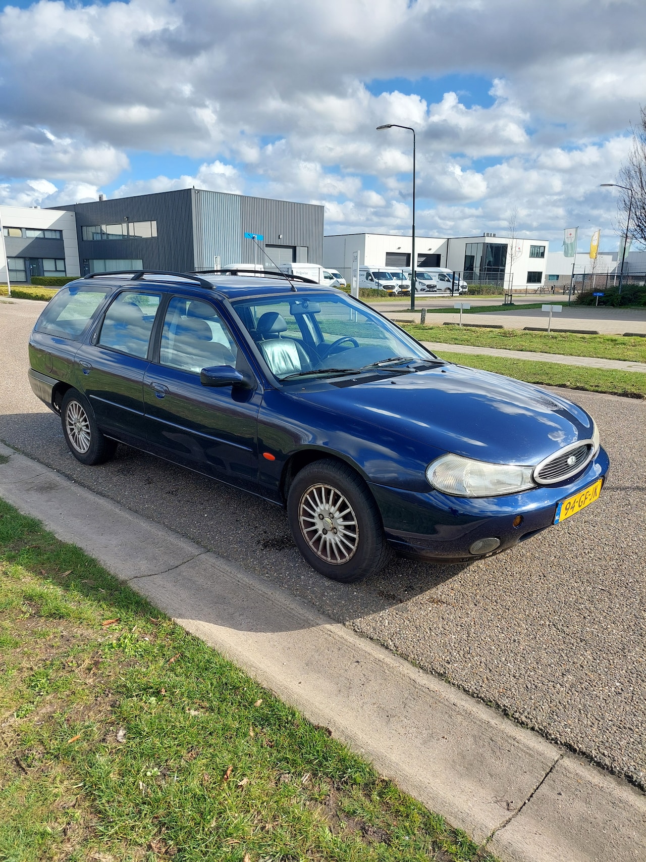 Ford Mondeo Wagon - 2.0-16V Ghia Platinum - AutoWereld.nl