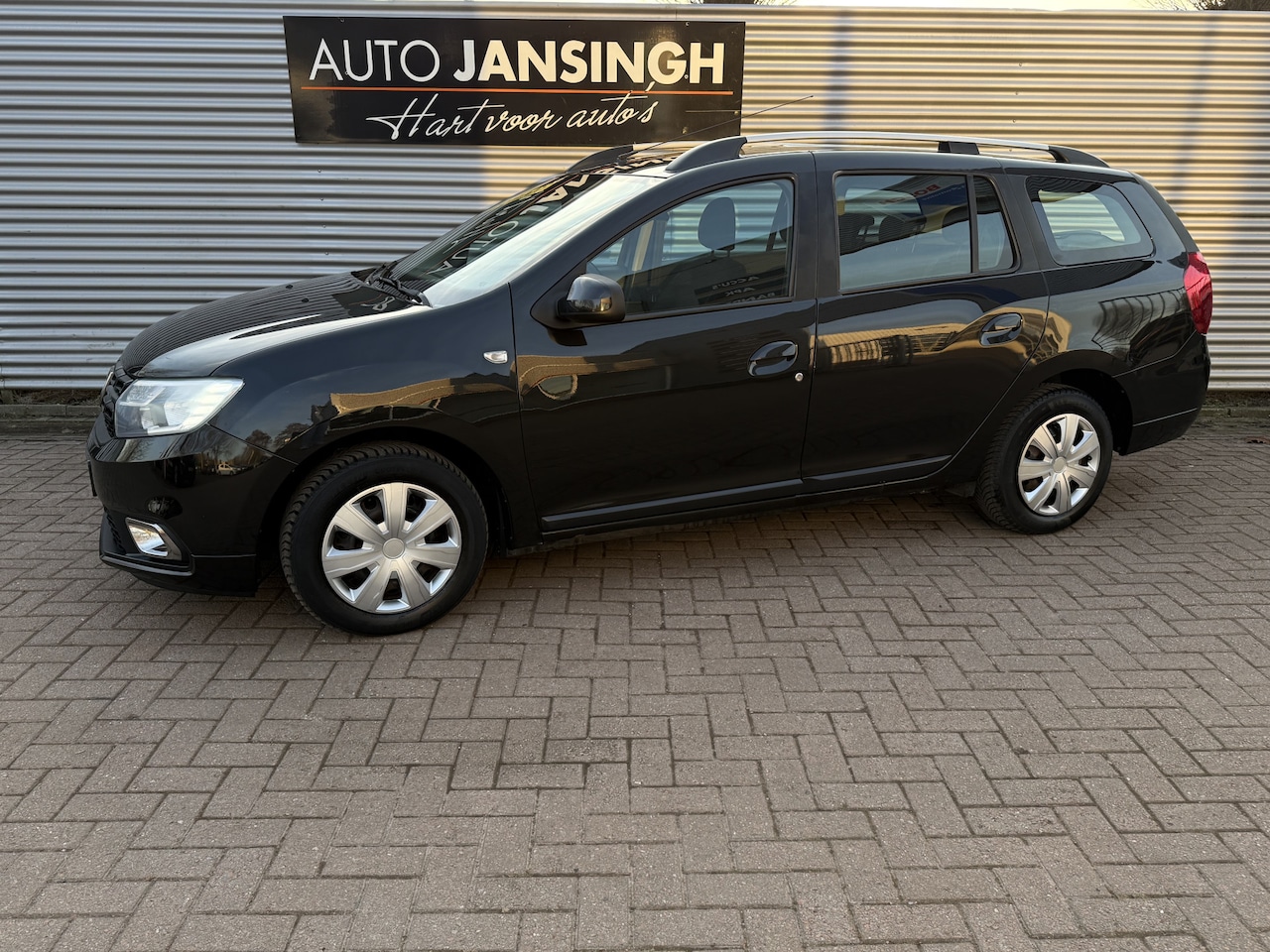Dacia Logan MCV - 0.9 TCe Laureate Automaat! | Airco | Cruise control | Bluetooth | Trekhaak | Ndl auto | Vo - AutoWereld.nl