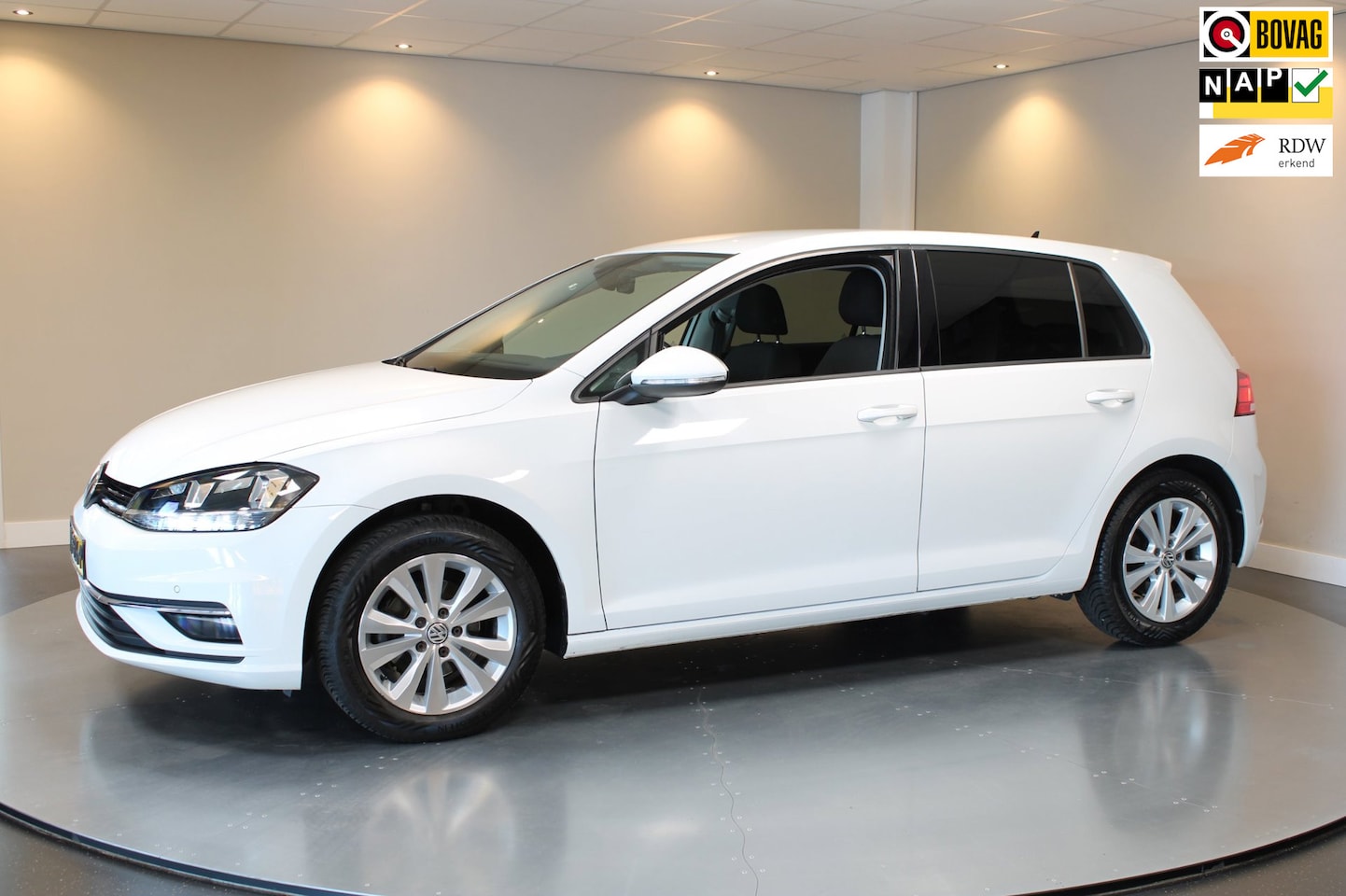 Volkswagen Golf - 1.0 TSI Comfortline *Carplay* Trekhaak|All-seasons|Adapt.Cruise|Navi - AutoWereld.nl