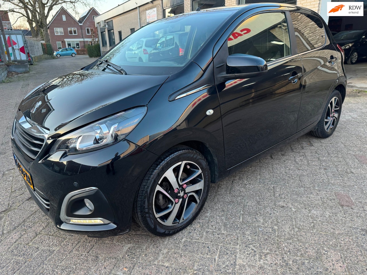 Peugeot 108 - 1.0 e-VTi Allure TOP! AUTOMAAT AIRCO 79672 KM O.H BOEKJES ONDERHOUD GAHAD PAS PDC VOOR EN - AutoWereld.nl