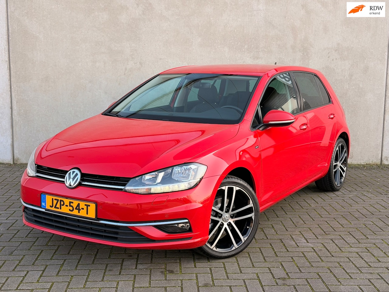 Volkswagen Golf - 1.0 TSI Navi CarPlay ACC Clima Stoelverw 18'' - AutoWereld.nl