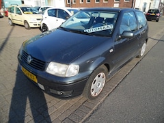 Volkswagen Polo - automaat apk 12.26 1.4-16V Comfortline airco