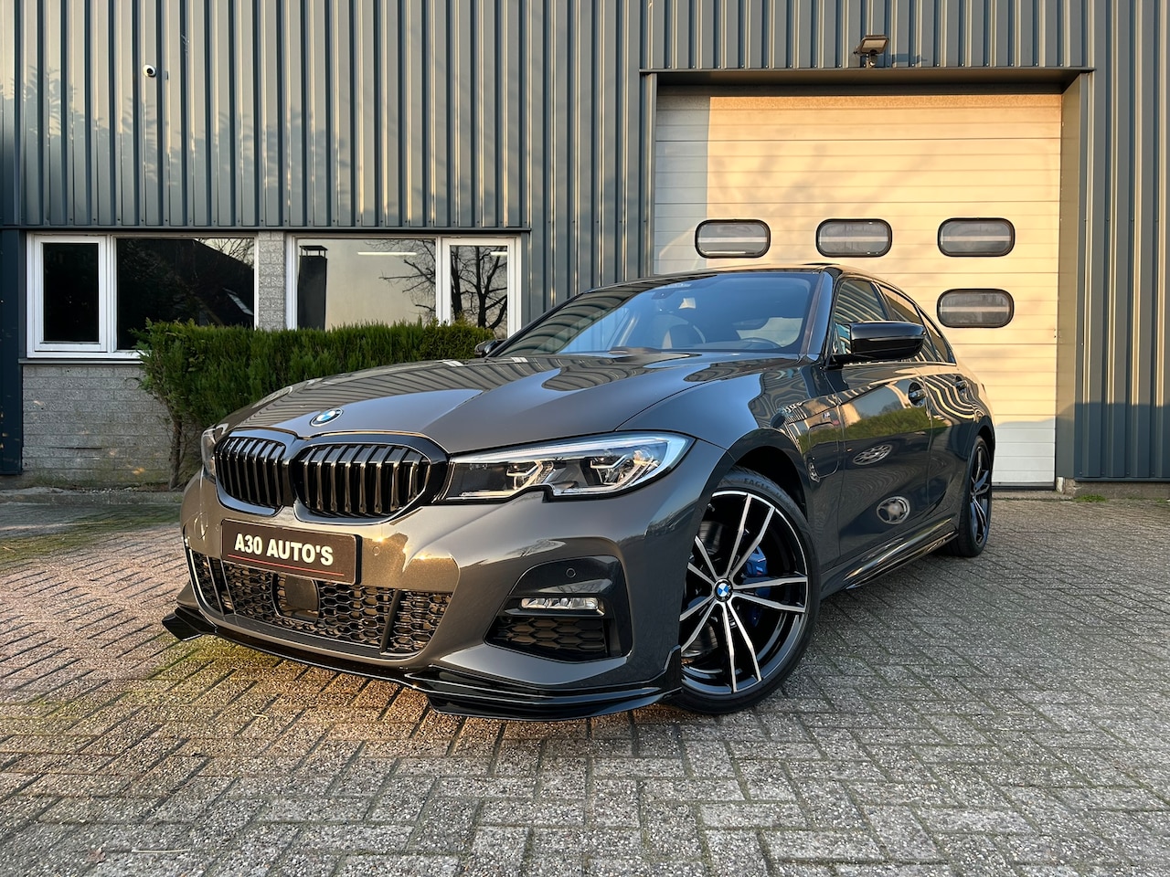 BMW 3-serie - 330e High Executive M-sport Dravitgrau Head-Up Laser Schuifdak Keyless - AutoWereld.nl