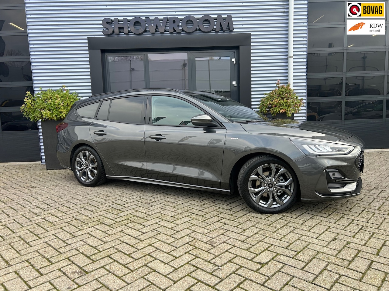 Ford Focus Wagon - 1.0 EcoBoost Hybrid ST Line ACC|Applecarplay|Camera|17inch velgen|Dodehoekdetectie - AutoWereld.nl