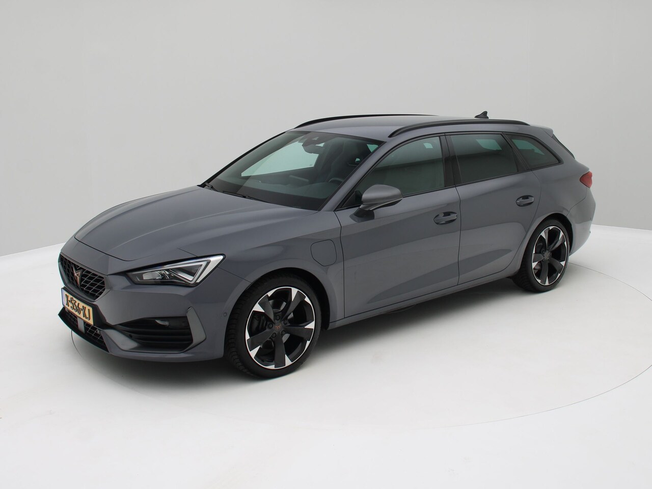 CUPRA Leon Sportstourer - 1.4 e-Hybrid Business 204PK / Trekh. / Camera / Origineel NL - AutoWereld.nl
