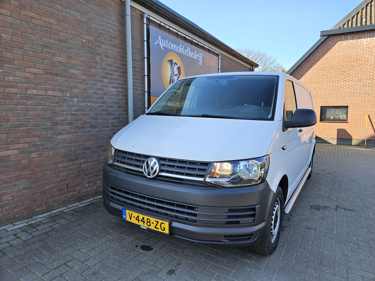 Volkswagen Transporter - 2.0 TDI L2H1 2.0 TDI L2H1 - AutoWereld.nl
