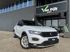 Volkswagen T-Roc - 1.5 TSI Sport Panodak Navi Camera El.Klep Trekhaak