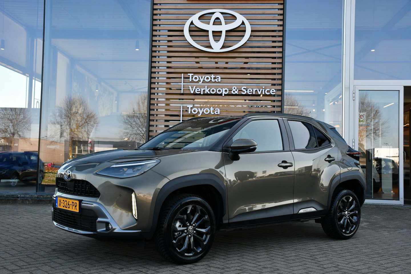 Toyota Yaris Cross - 1.5 Hybrid Explore Automaat 116pk | Parkeersensor voor & achter | Keyless entree & start | - AutoWereld.nl