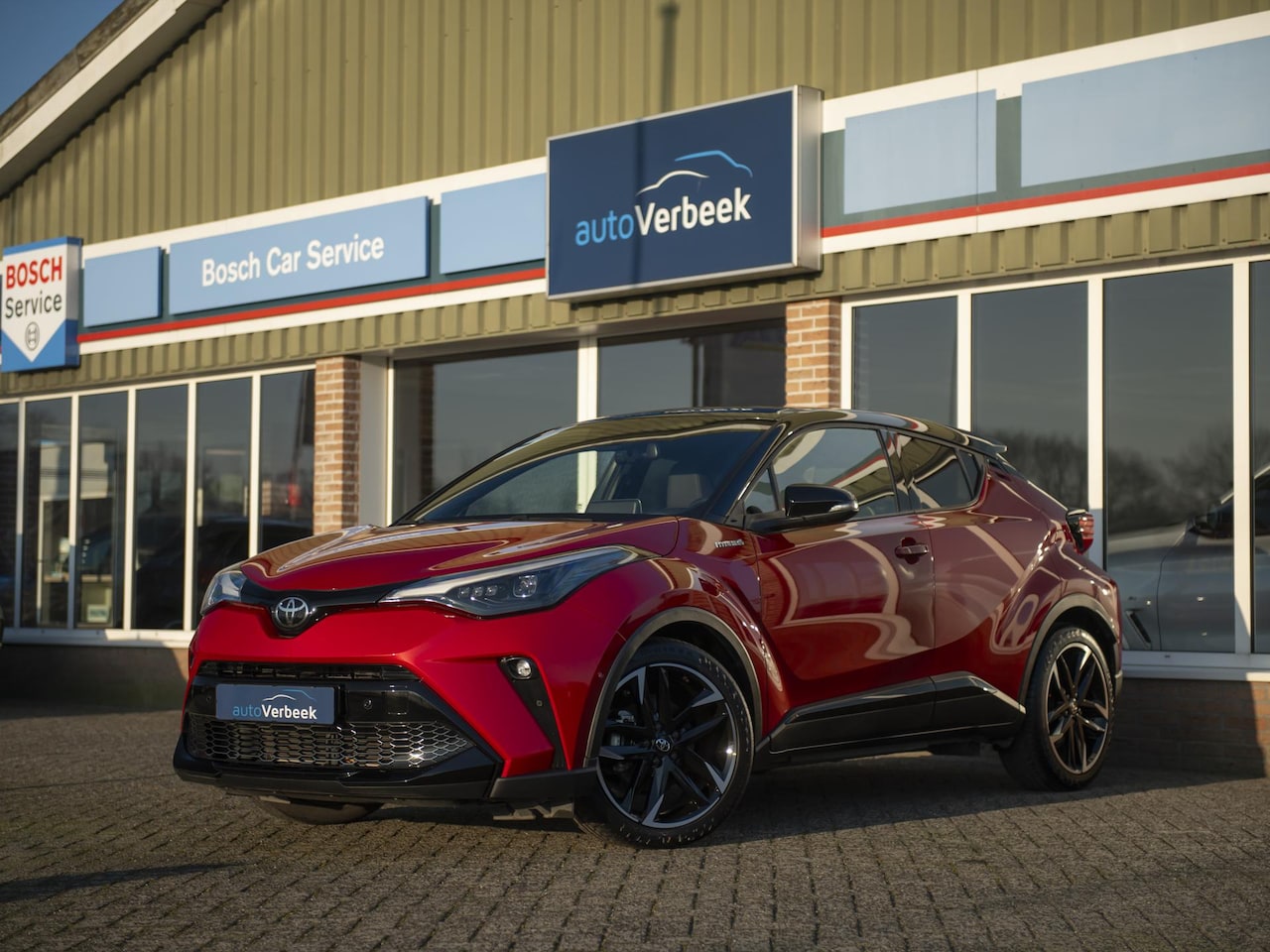Toyota C-HR - 2.0 Hybrid GR-Sport | Navi & Apple Carplay / Android Auto | 19" LMV | Trekhaak afneembaar - AutoWereld.nl
