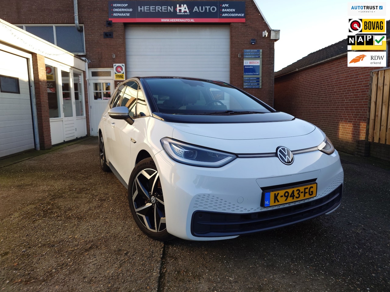 Volkswagen ID.3 - First Plus 58 kWh, Stoelverwarming, Trekhaak, Camera, Incl BTW - AutoWereld.nl