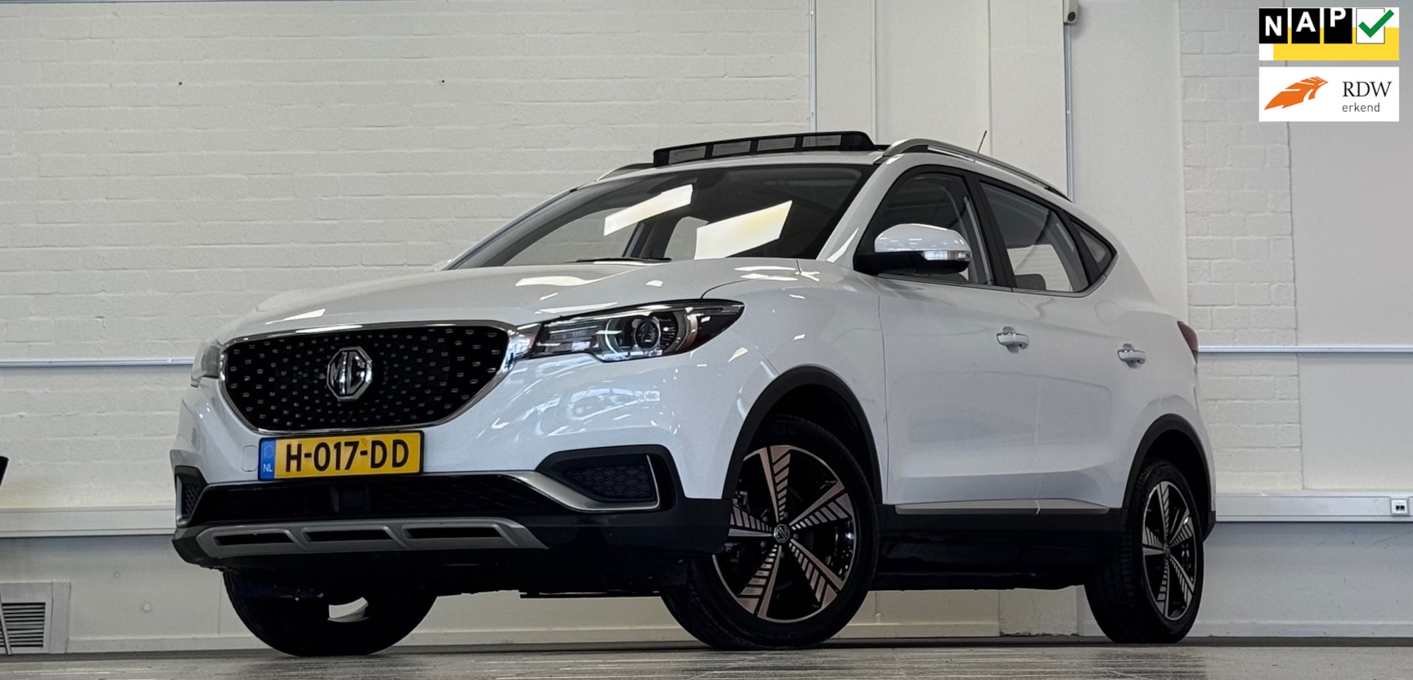 MG ZS - Luxury 93,6% SOH Leer LED Pano-Schuifdak Camera Navi - AutoWereld.nl