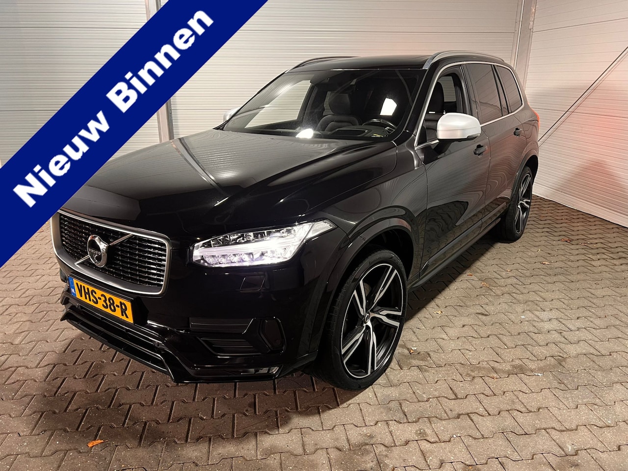 Volvo XC90 - 2.0 D5 AWD R-Design VVB461 Grijs kenteken - AutoWereld.nl