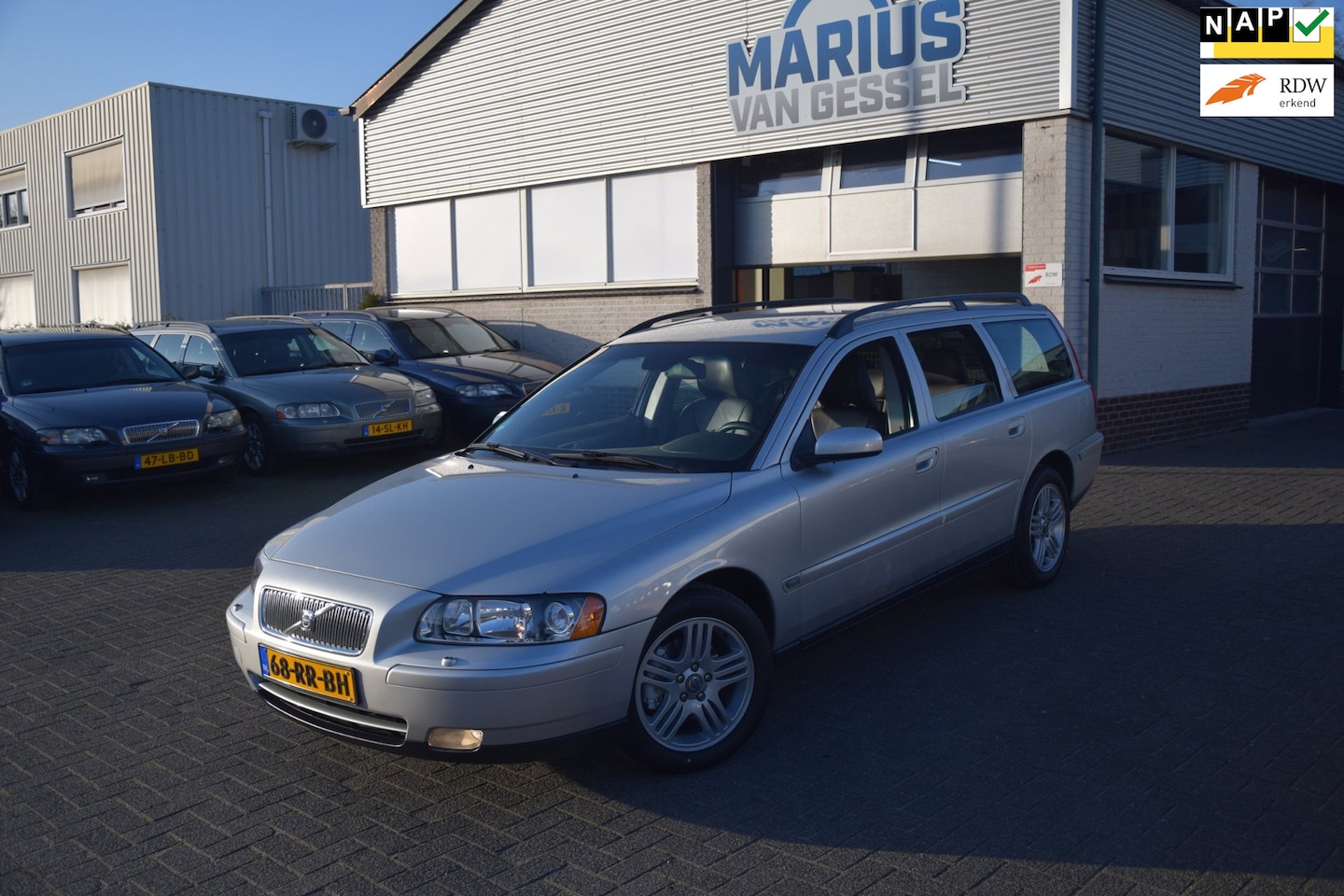Volvo V70 - 2.4 Momentum met Leer 140 pk - AutoWereld.nl