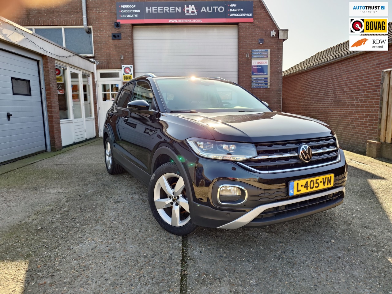 Volkswagen T-Cross - 1.0 TSI Style Business R 1.0 TSI Style Business R, 1e eigenaar, Automaat, Stoelverwarming - AutoWereld.nl