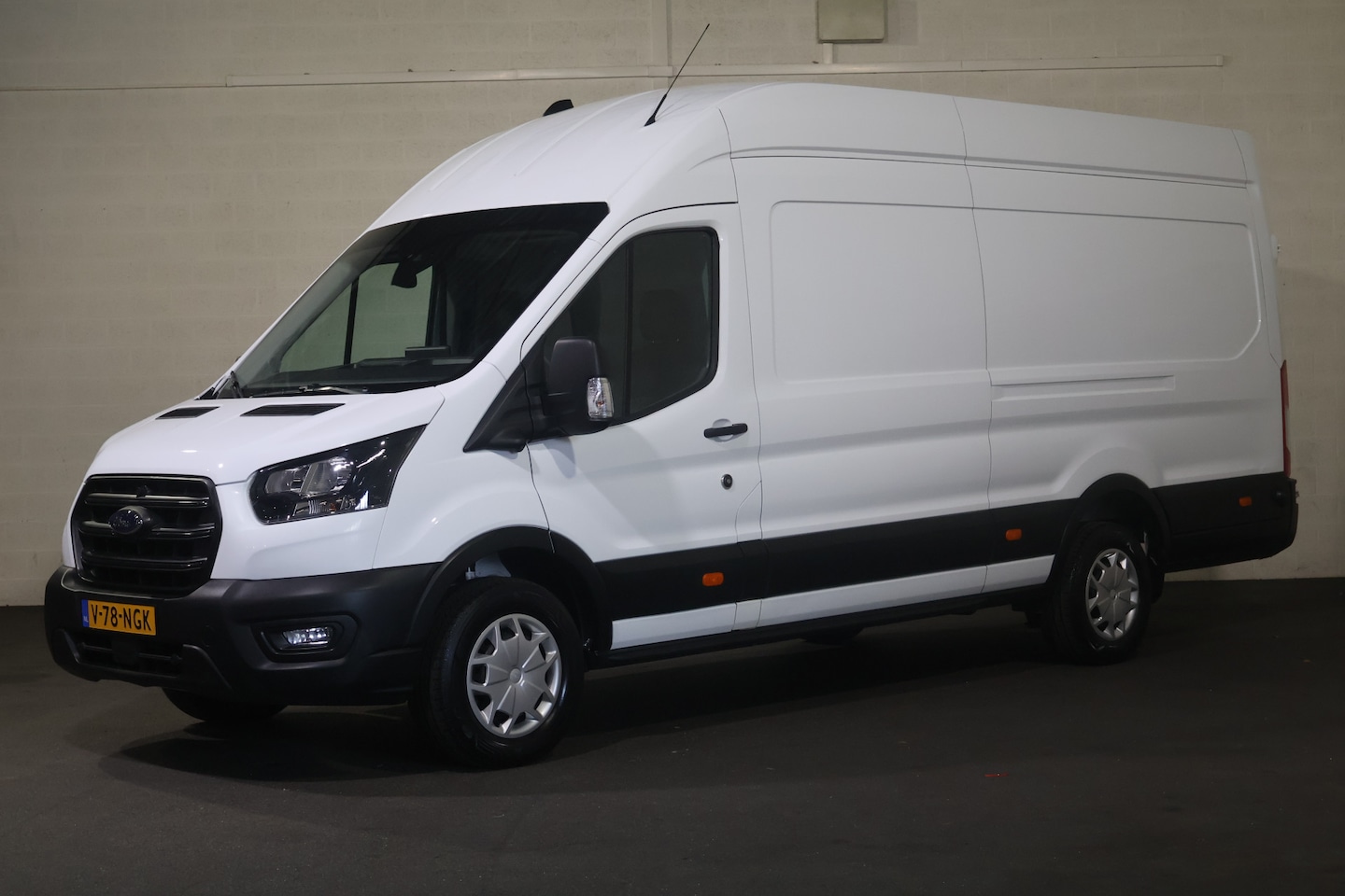 Ford Transit - 2.0 TDci L4 H3 Trend Airco 270gr Achterdeuren - AutoWereld.nl