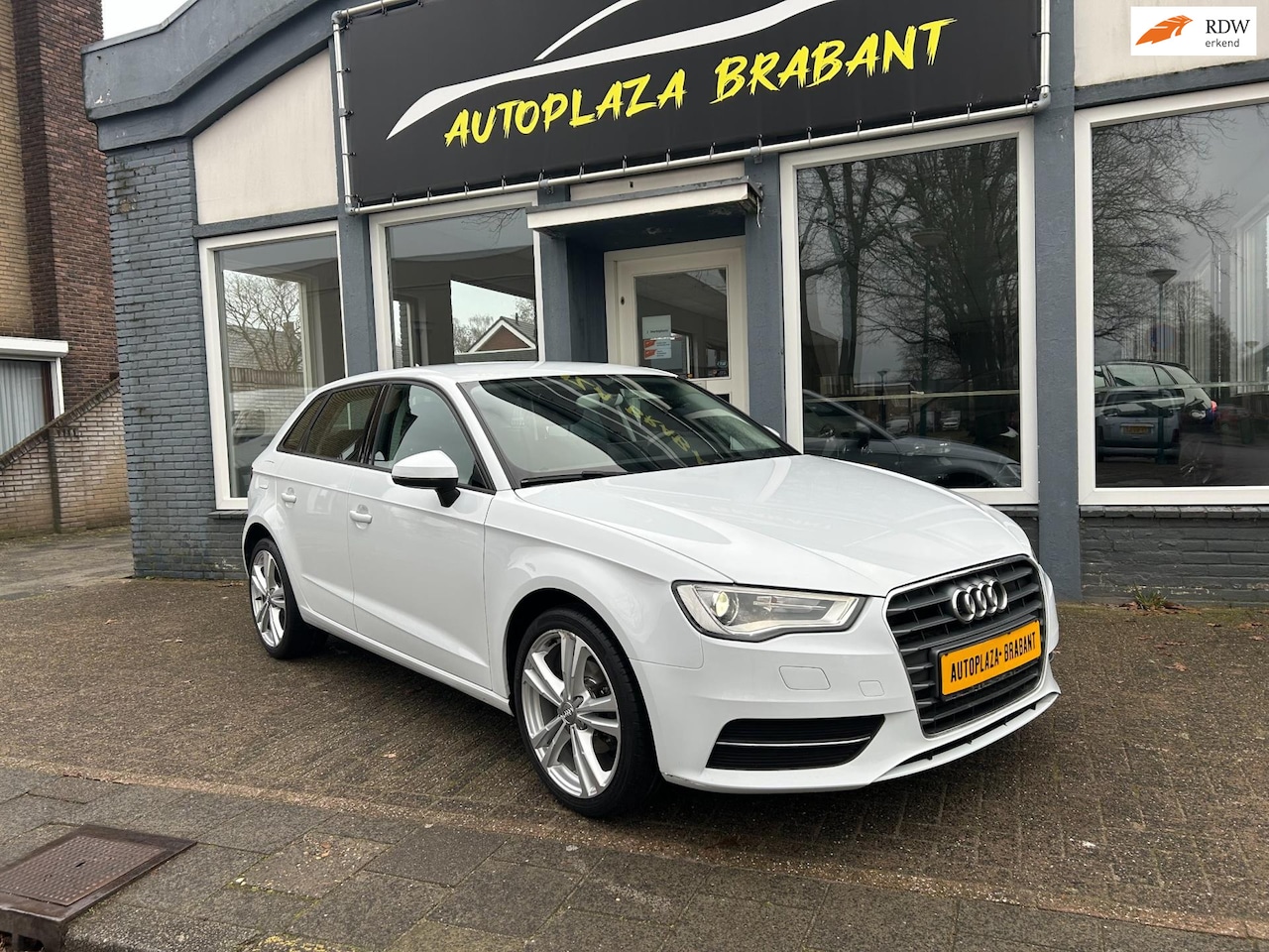 Audi A3 Sportback - 1.2 TFSI / CLIMAT / XENON / NAVI VOORB/ PDC - AutoWereld.nl