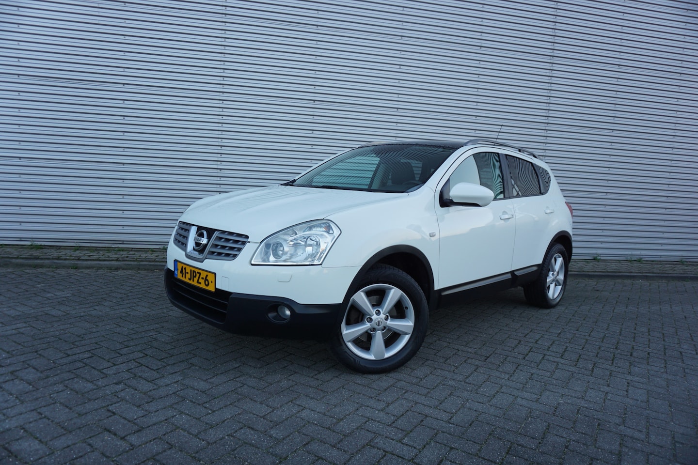 Nissan Qashqai - 2.0 Tekna Climate / Navi / Cruise / Camera / BT / Stoelverw. / Trekhaak / Lm velgen / NAP - AutoWereld.nl