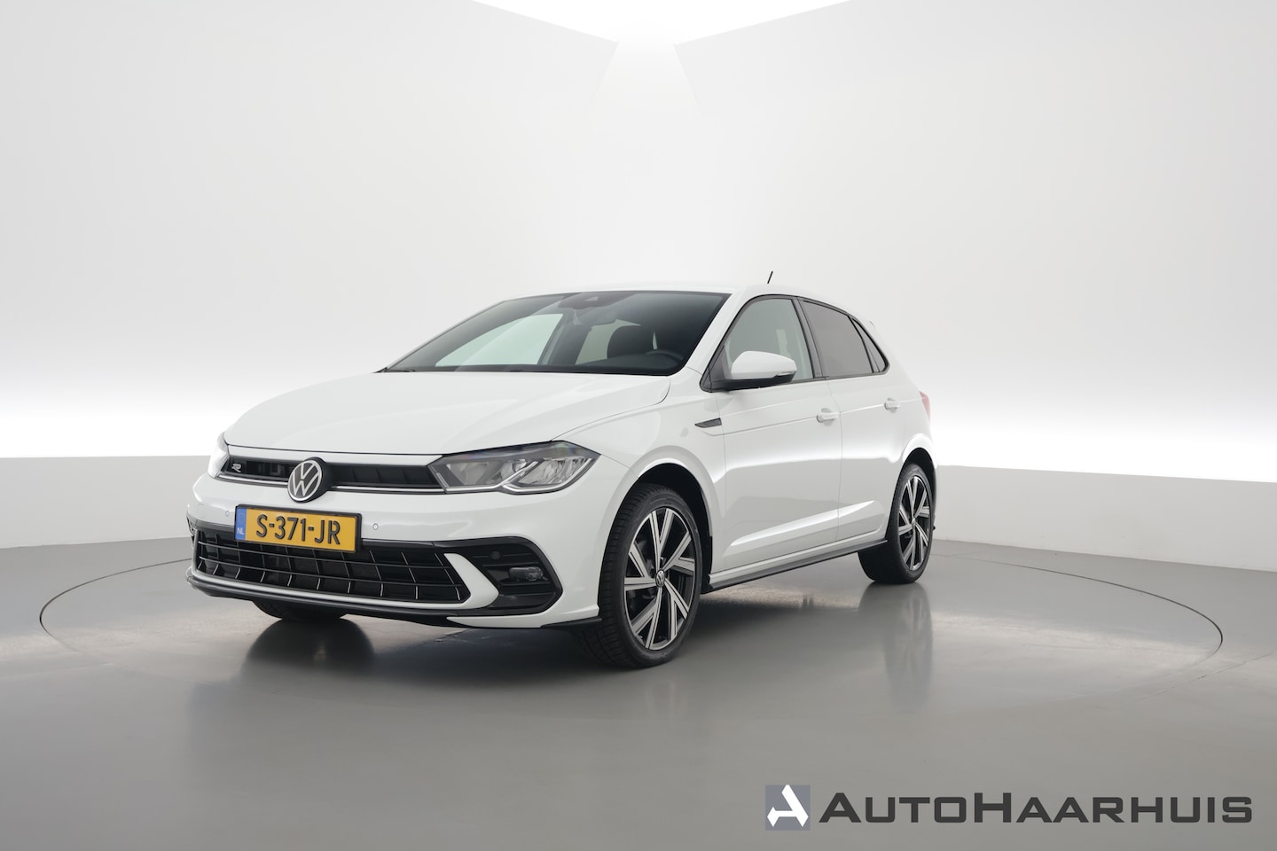 Volkswagen Polo - 1.0 TSI R-Line DSG | Adapt. Cruise | Apple CarPlay & Android Auto | Trekhaak | Navi | 17" - AutoWereld.nl