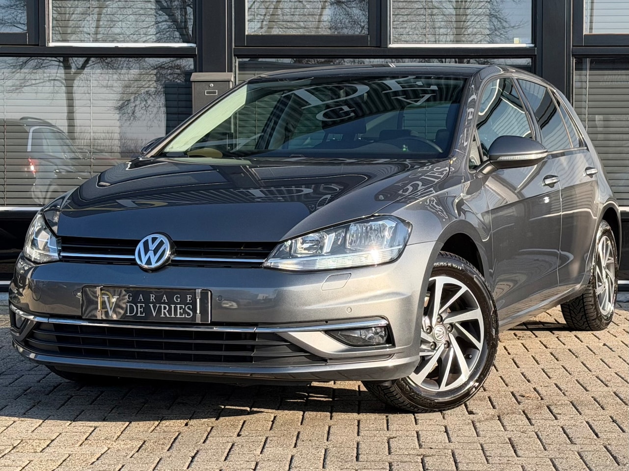 Volkswagen Golf - 1.0 TSI 110pk Sound ACC Apple CarPlay Stoelverwarming Garantie - AutoWereld.nl