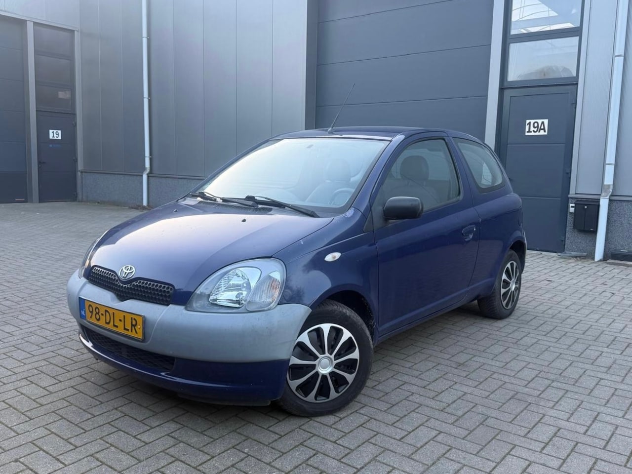 Toyota Yaris - 1.0 VVT-i Terra 154.350 KM - AutoWereld.nl