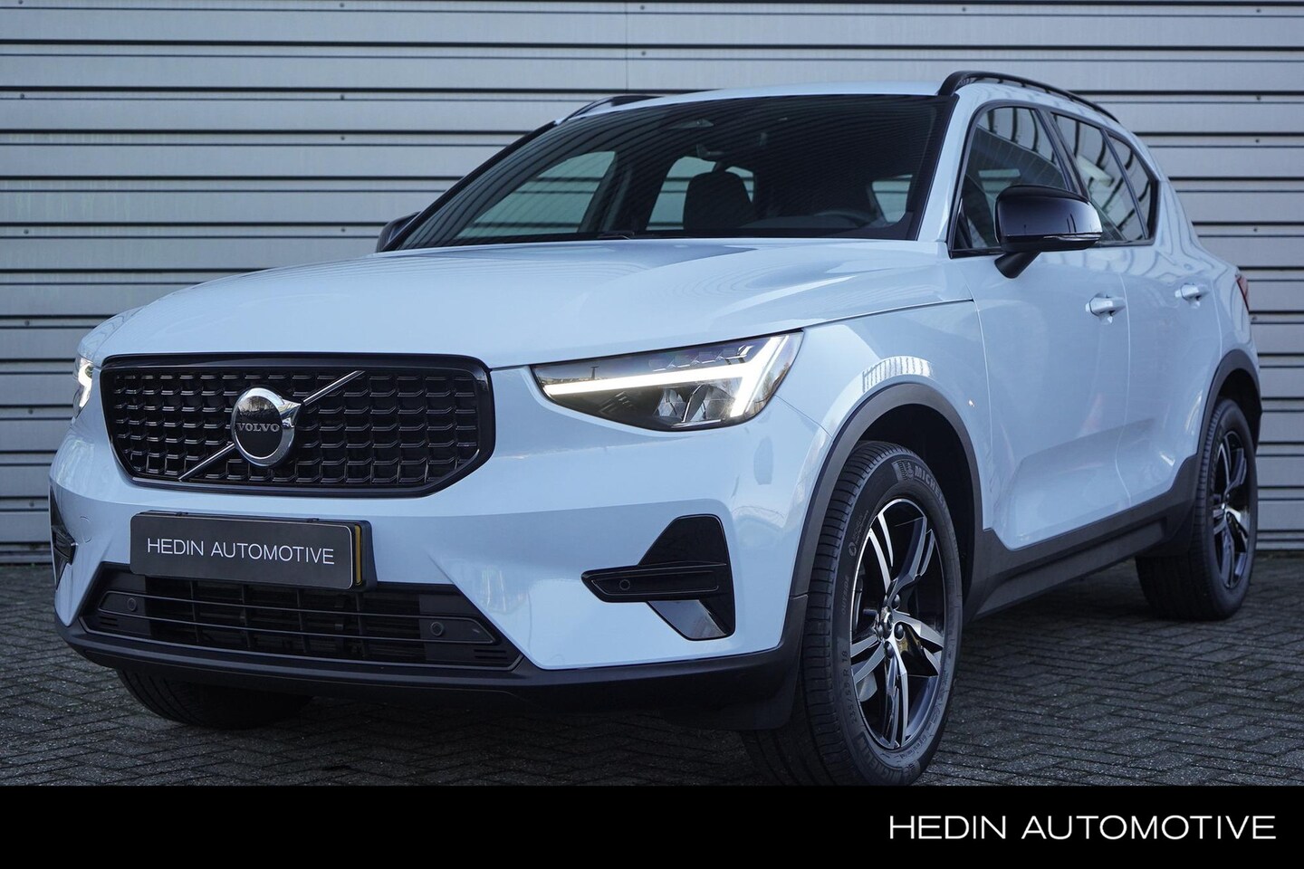 Volvo XC40 - 2.0 B4 Plus Dark | Verwarmde Voorruit | Harman/Kardon Audio | Stoel & Stuurverwarming | El - AutoWereld.nl