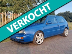 Volkswagen Golf - 2.3 5 cilinder